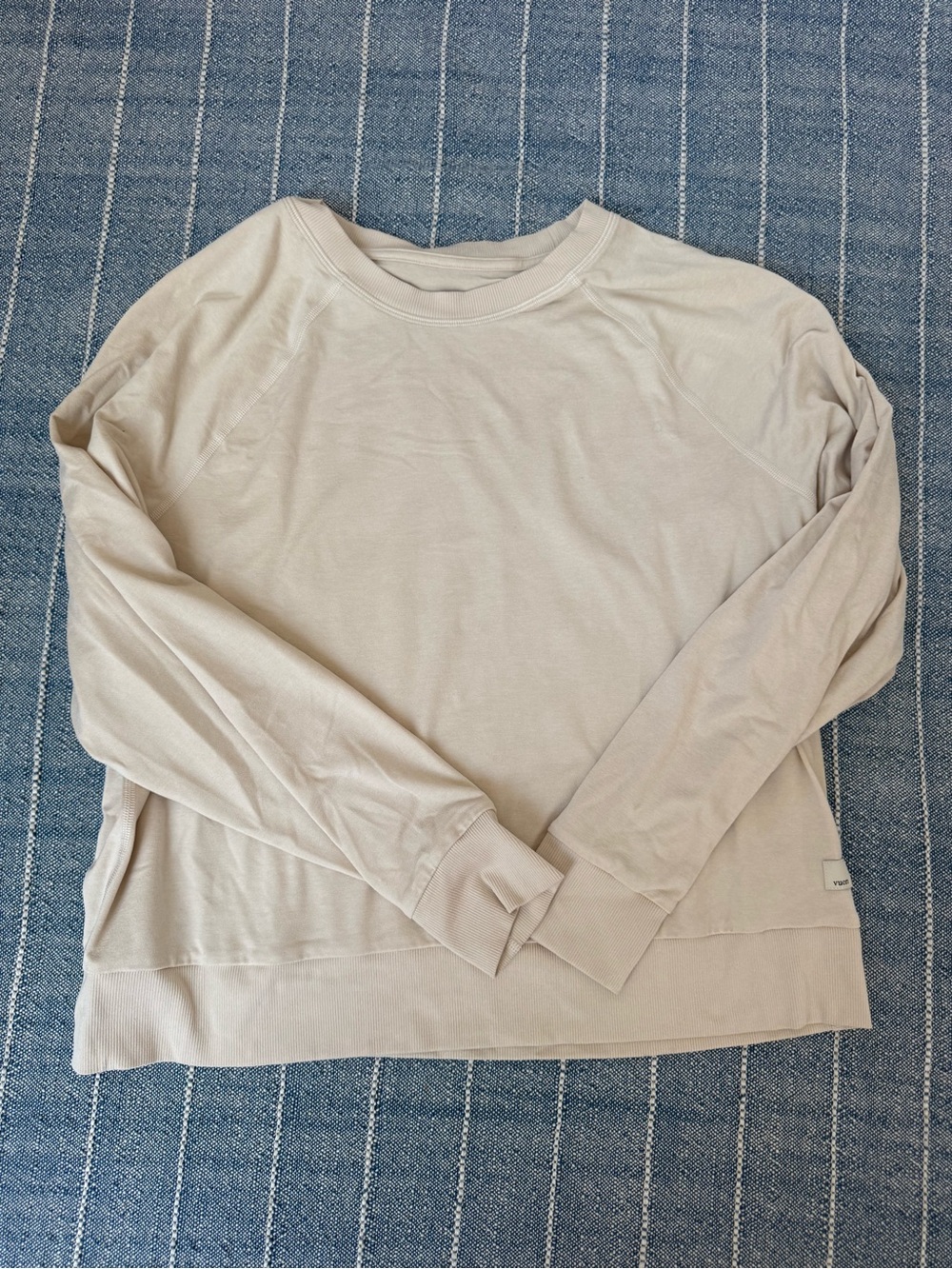 Vuori Women's Beige Lounge Set - Top Shorts Joggers - Picture 2 of 14